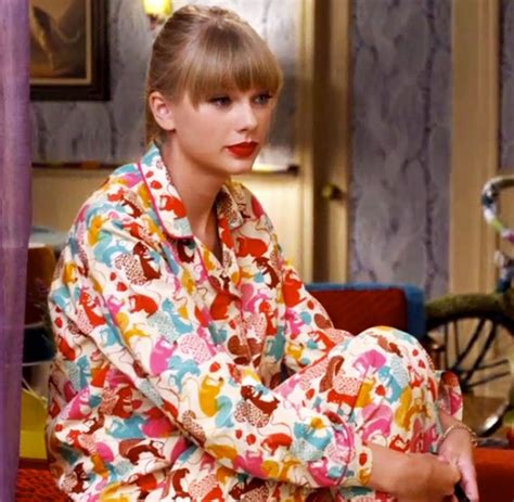 In the video, Taylor wears a comfy and cute pajama pants, paired with the Junior Jewels T-shirt. This Taylor Swift You Belong With Me Outfit has become a favorite among fans and is a perfect choice for a Taylor Swift-themed party or Halloween costume. Taylor Swift, You belong with me – Music video, Big Machine Records. ...